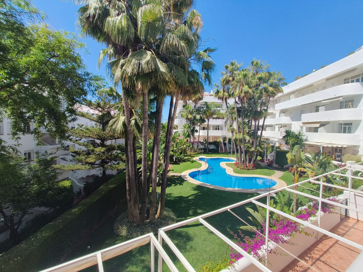 4 Bed, 2 Bath, ApartmentFor Sale, The Golden Mile, Malaga