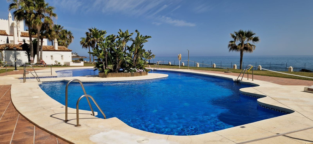 3 Bed, 2 Bath, ApartmentFor Sale, Calahonda, Malaga