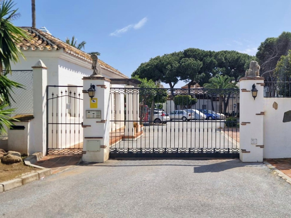 3 Bed, 2 Bath, ApartmentFor Sale, Calahonda, Malaga