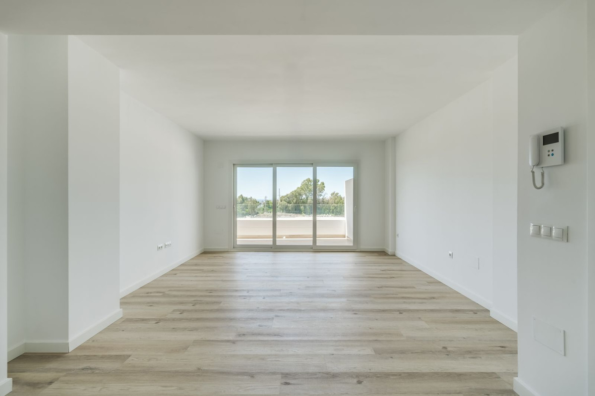 3 Bed, 2 Bath, ApartmentFor Sale, Nueva Andalucia, Malaga