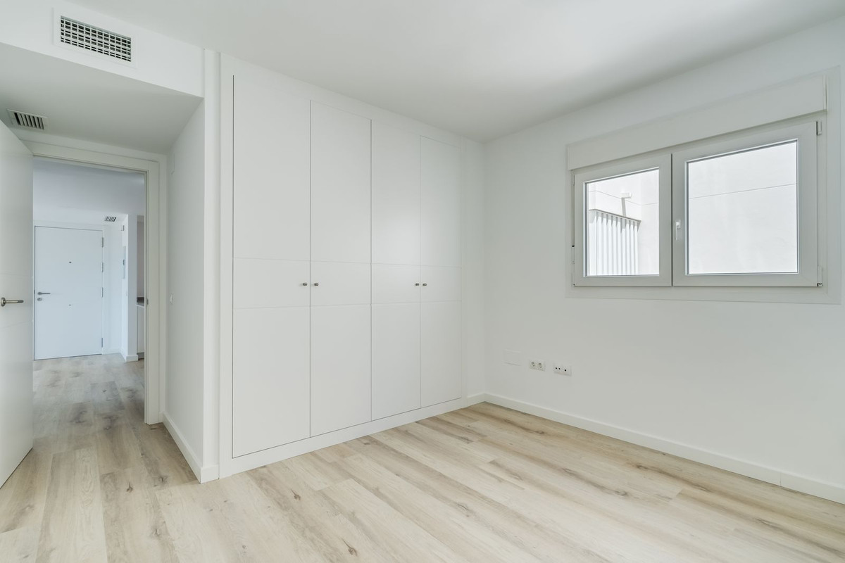 3 Bed, 2 Bath, ApartmentFor Sale, Nueva Andalucia, Malaga