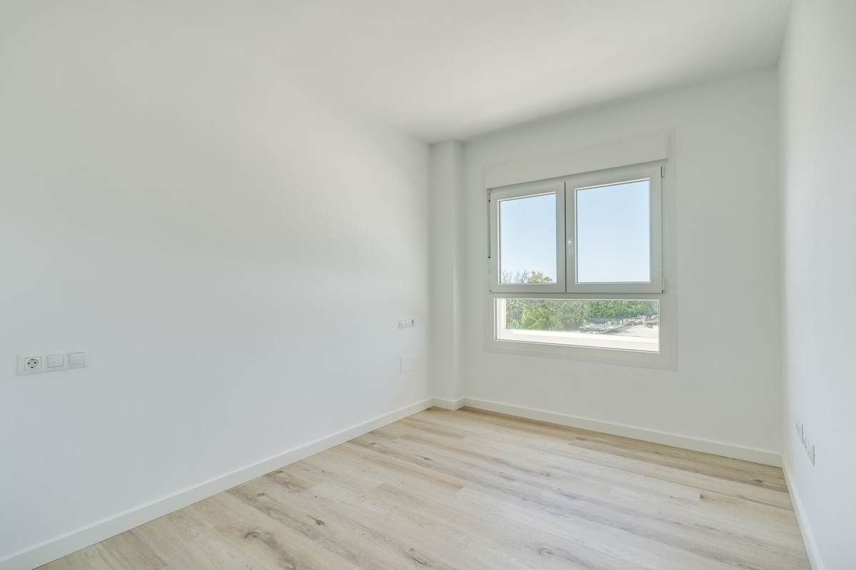 3 Bed, 2 Bath, ApartmentFor Sale, Nueva Andalucia, Malaga