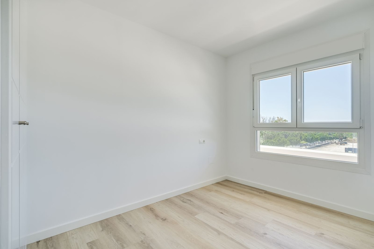 3 Bed, 2 Bath, ApartmentFor Sale, Nueva Andalucia, Malaga