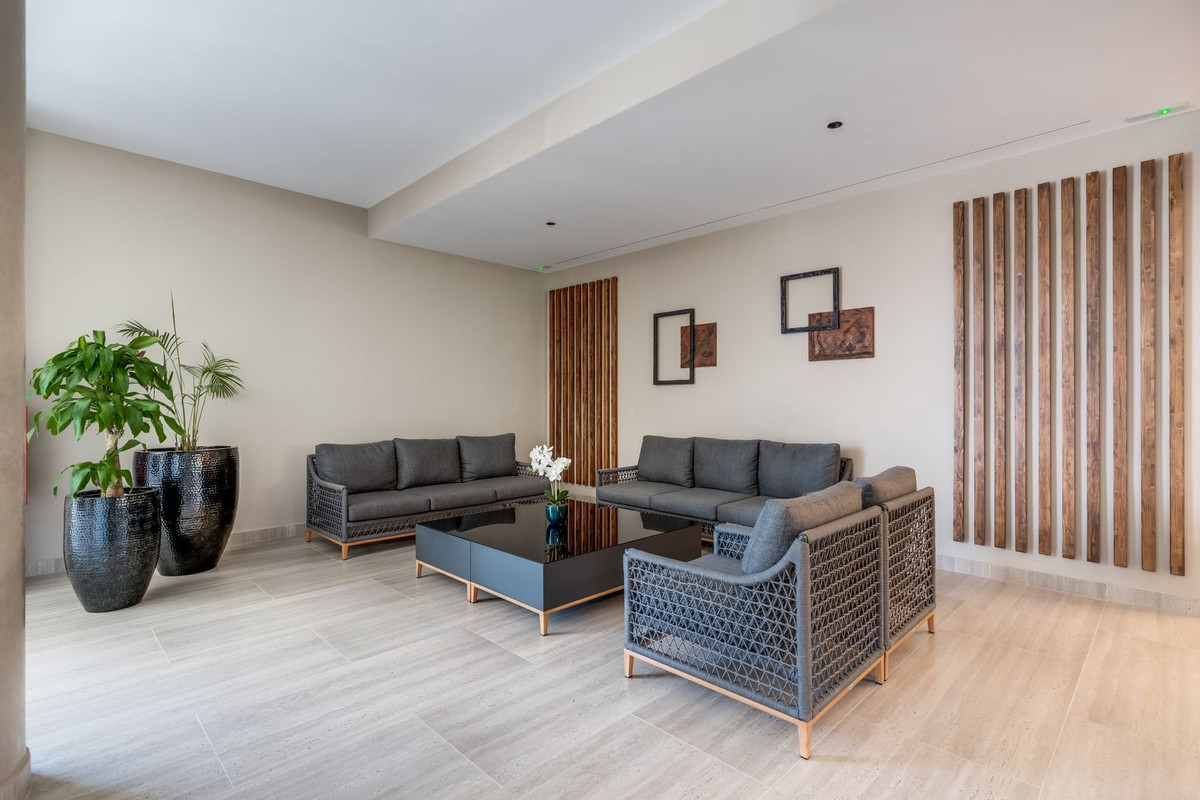 3 Bed, 2 Bath, ApartmentFor Sale, Nueva Andalucia, Malaga