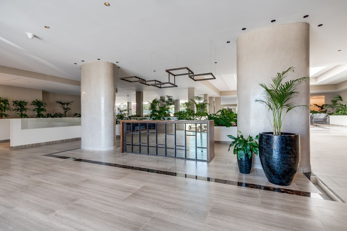 3 Bed, 2 Bath, ApartmentFor Sale, Nueva Andalucia, Malaga