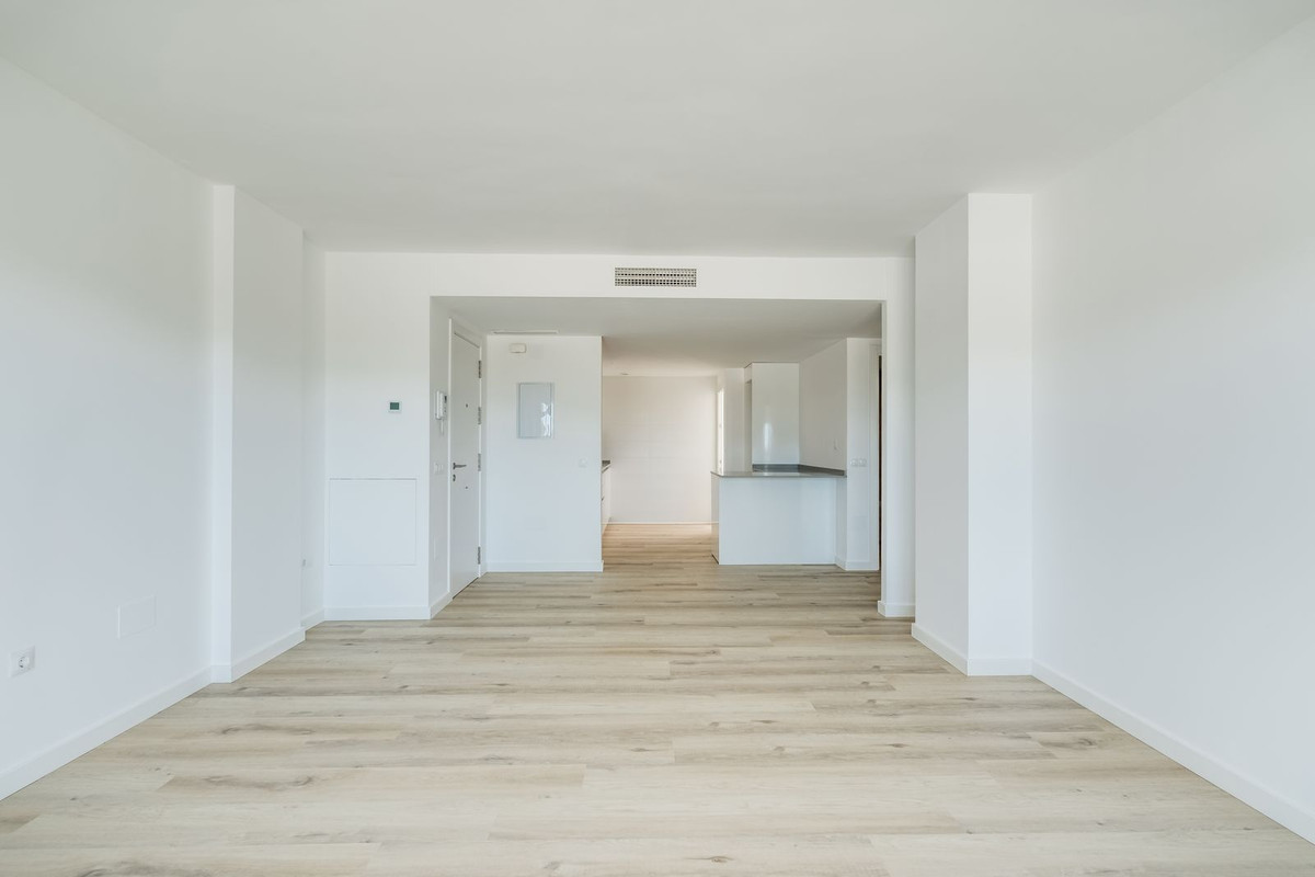3 Bed, 2 Bath, ApartmentFor Sale, Nueva Andalucia, Malaga