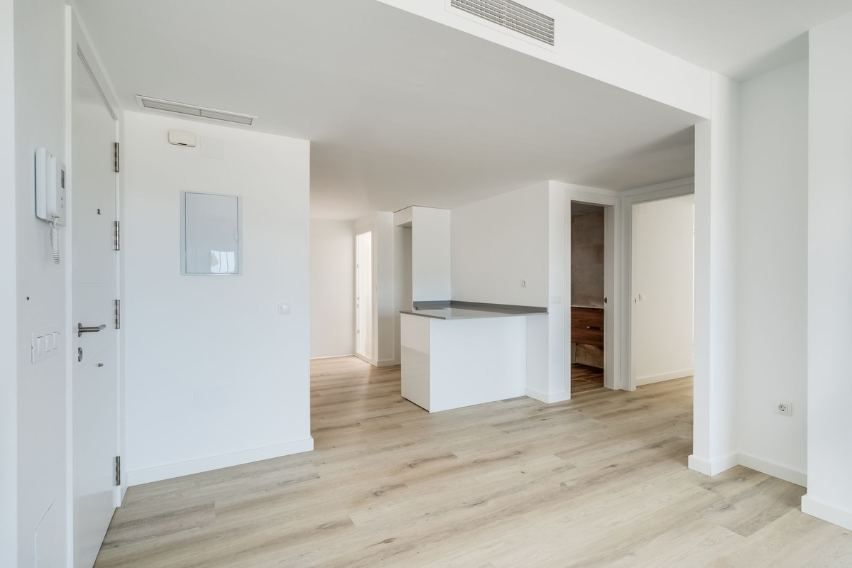 3 Bed, 2 Bath, ApartmentFor Sale, Nueva Andalucia, Malaga