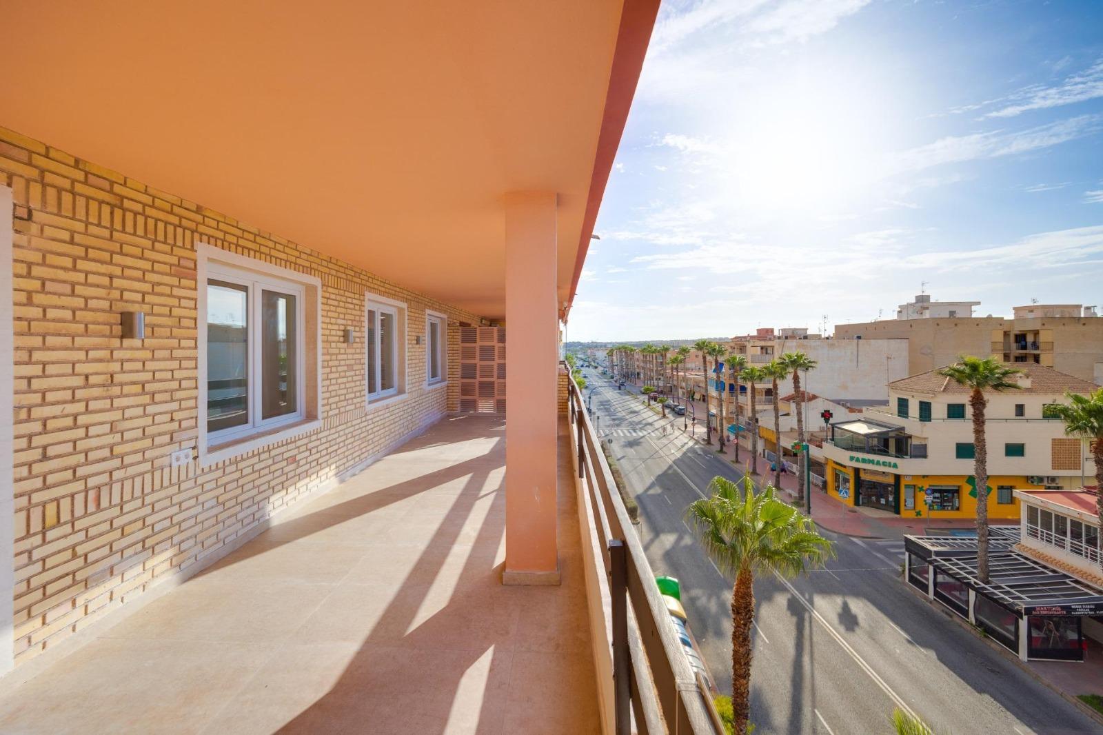 3 Bed, 2 Bath, ApartmentFor Sale, Torrevieja, Alicante