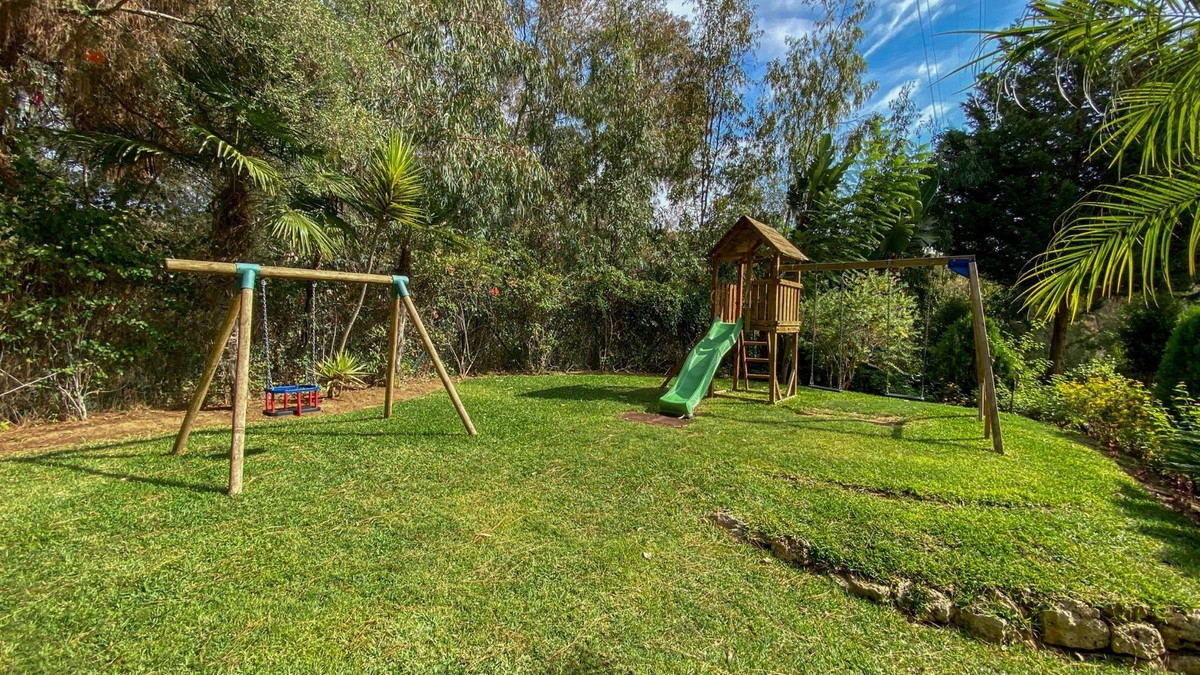 3 Bed, 2 Bath, ApartmentFor Sale, Calahonda, Malaga