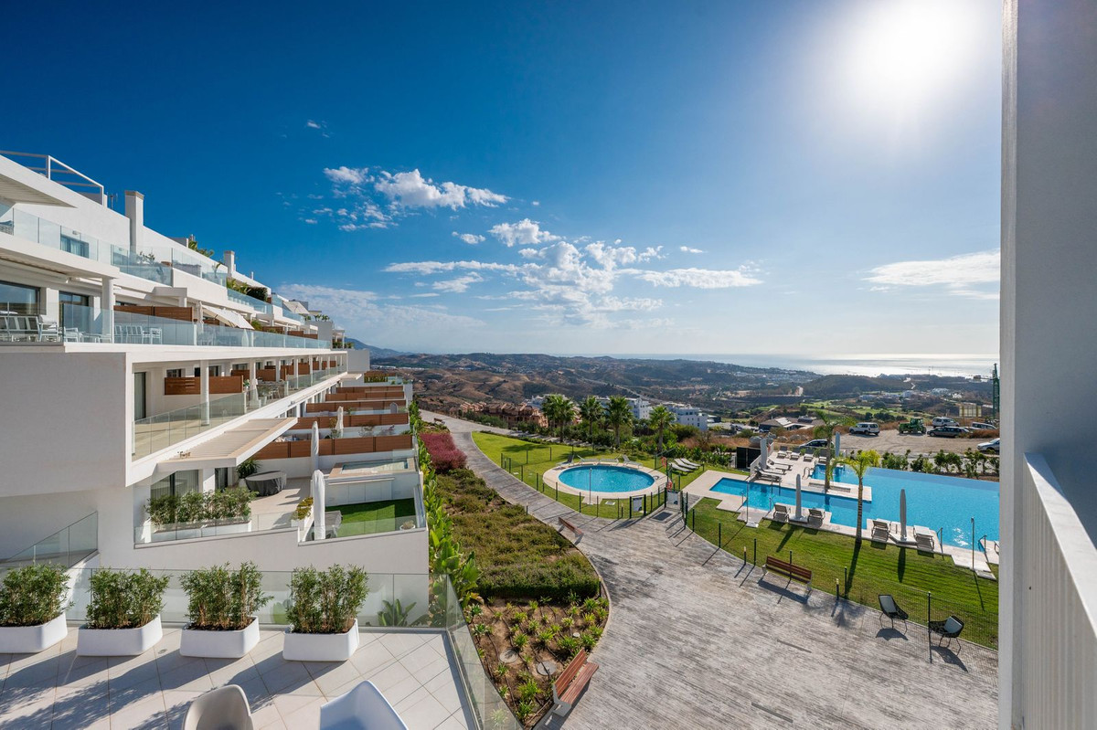 2 Bed, 2 Bath, ApartmentFor Sale, Calanova Golf, Malaga