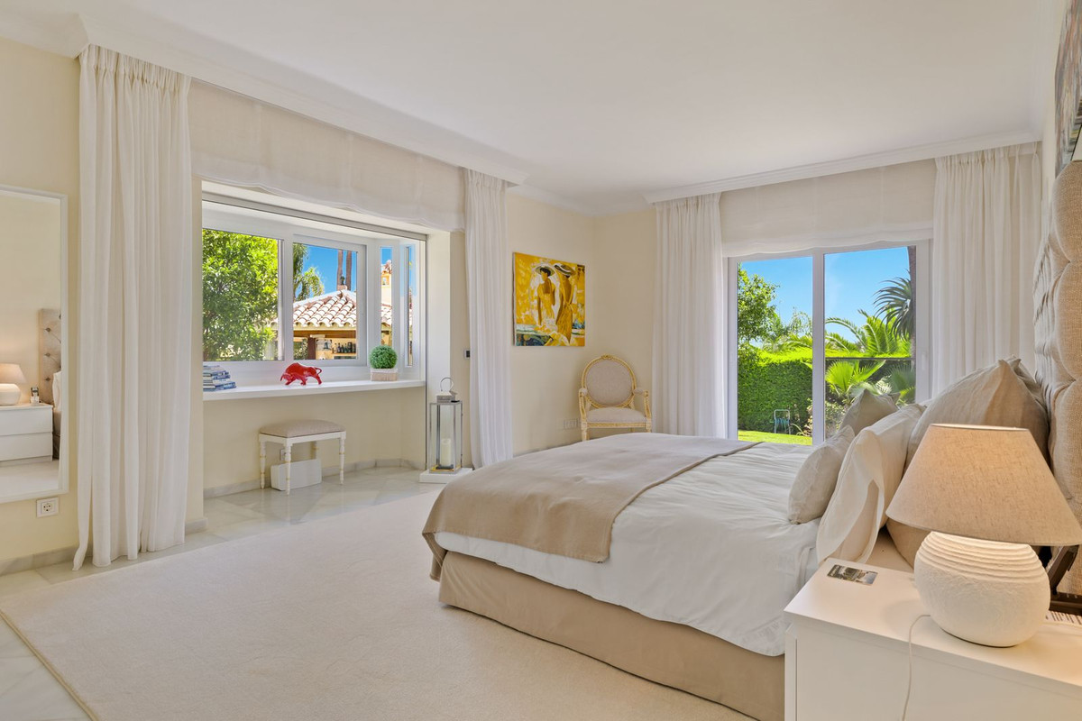 6 Bed, 6 Bath, HouseFor Sale, Nueva Andalucia, Malaga