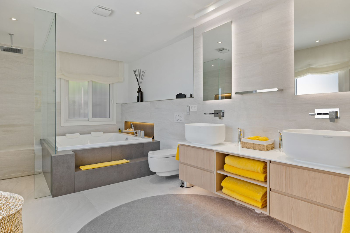 6 Bed, 6 Bath, HouseFor Sale, Nueva Andalucia, Malaga