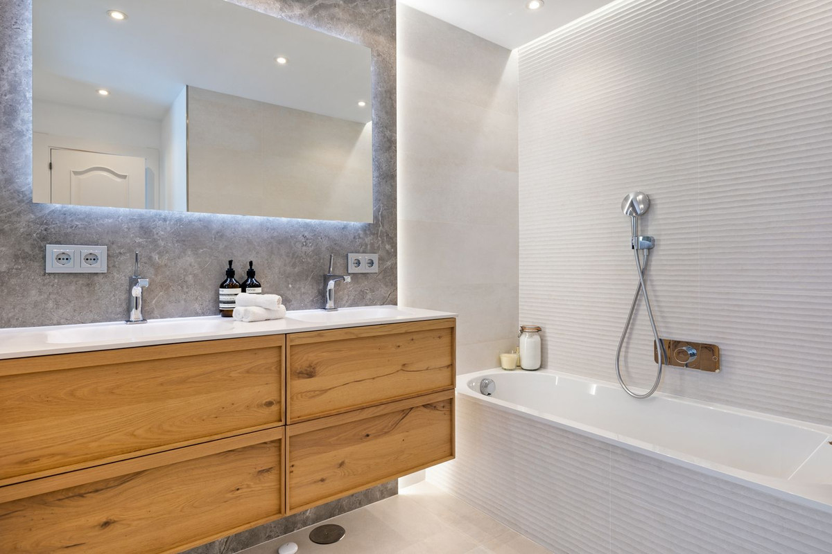 6 Bed, 6 Bath, HouseFor Sale, Nueva Andalucia, Malaga