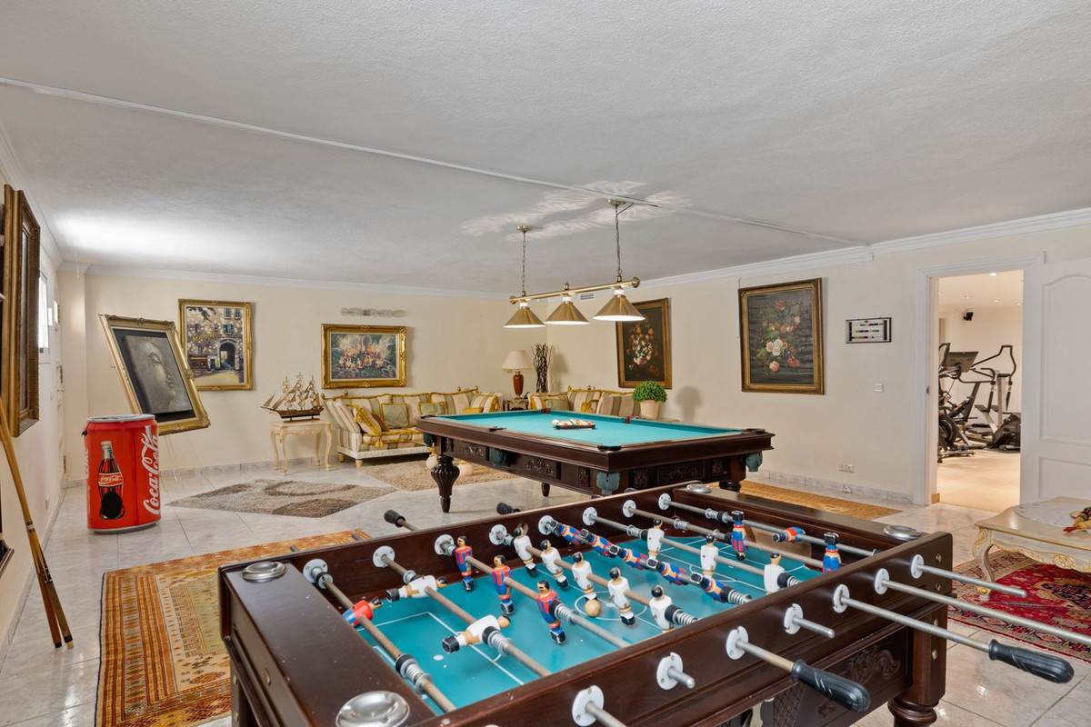 6 Bed, 6 Bath, HouseFor Sale, Nueva Andalucia, Malaga