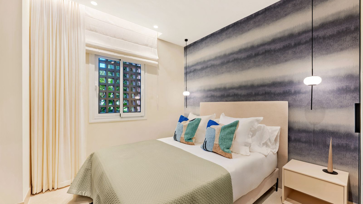 3 Bed, 3 Bath, ApartmentFor Sale, New Golden Mile, Malaga