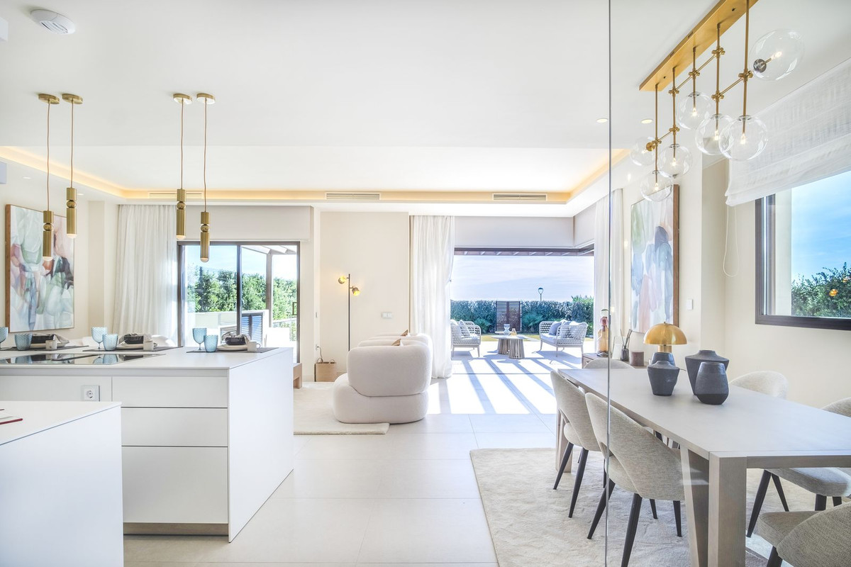 4 Bed, 3 Bath, HouseFor Sale, New Golden Mile, Malaga