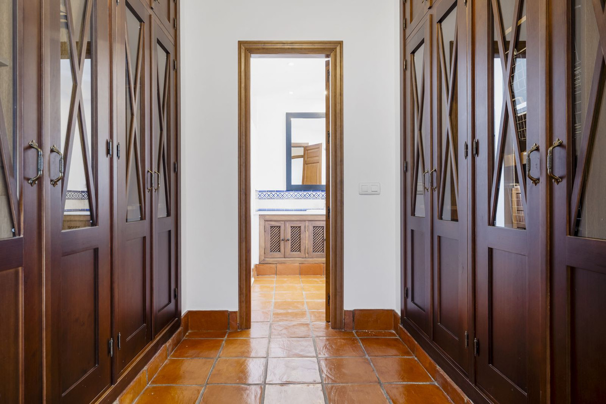 4 Bed, 3 Bath, HouseFor Sale, San Pedro de Alcantara, Malaga