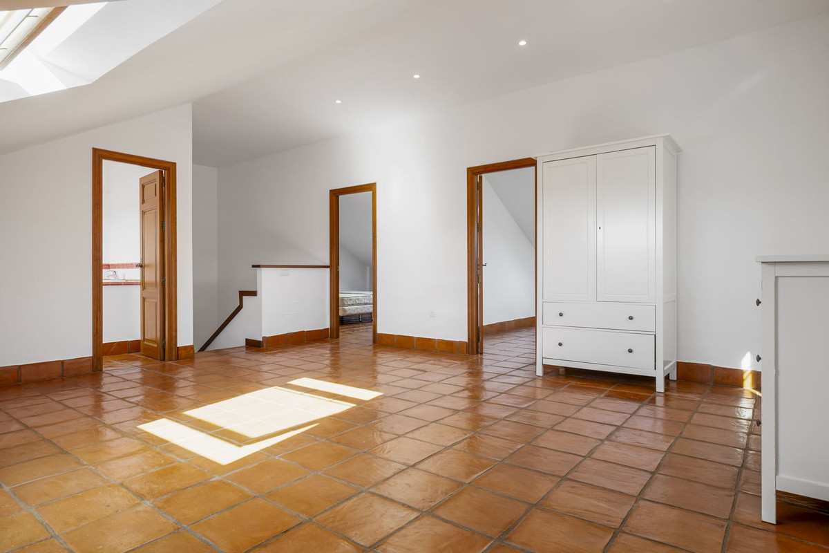 4 Bed, 3 Bath, HouseFor Sale, San Pedro de Alcantara, Malaga