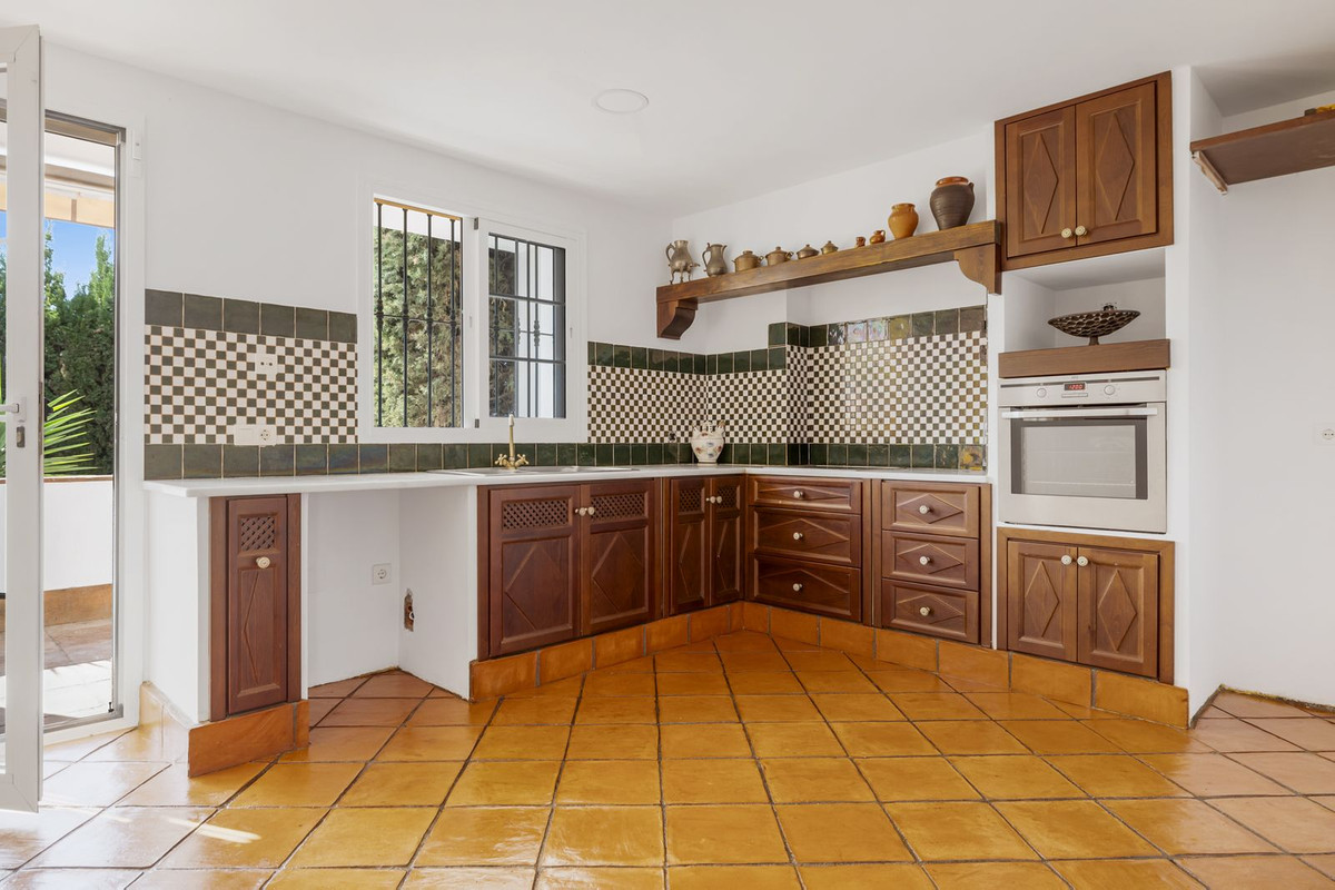 4 Bed, 3 Bath, HouseFor Sale, San Pedro de Alcantara, Malaga