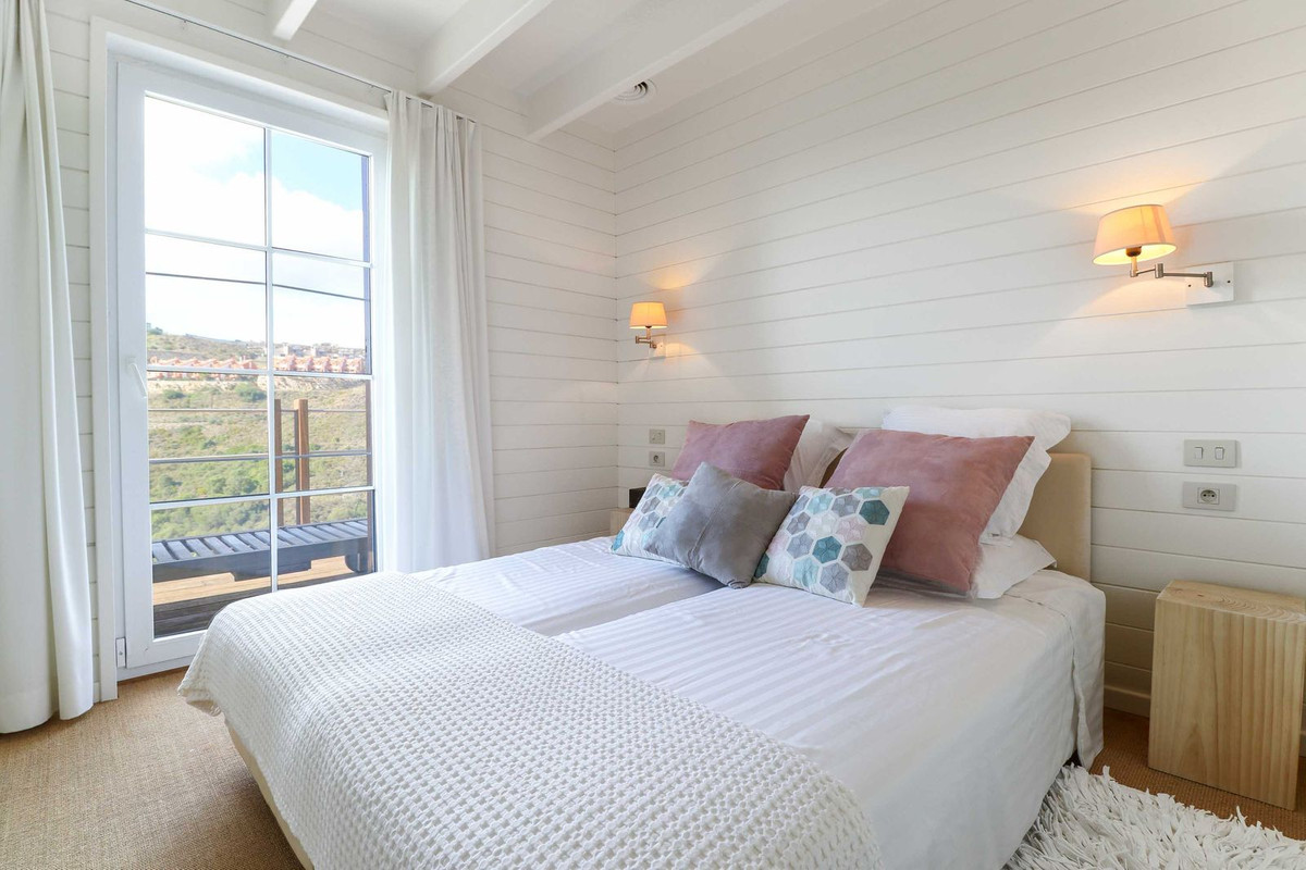 4 Bed, 2 Bath, HouseFor Sale, Benahavis, Malaga