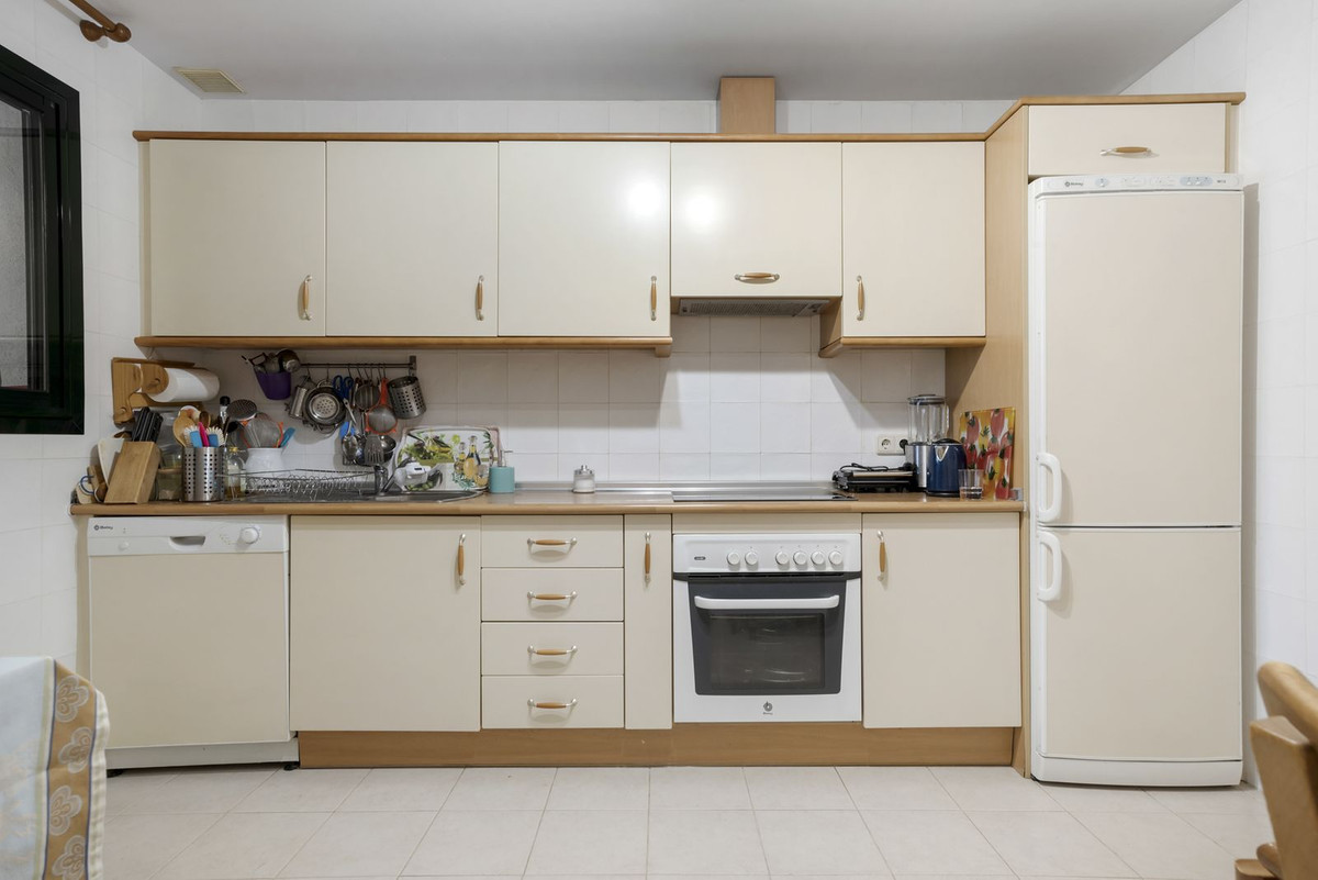 2 Bed, 2 Bath, ApartmentFor Sale, Guadalmina Alta, Malaga