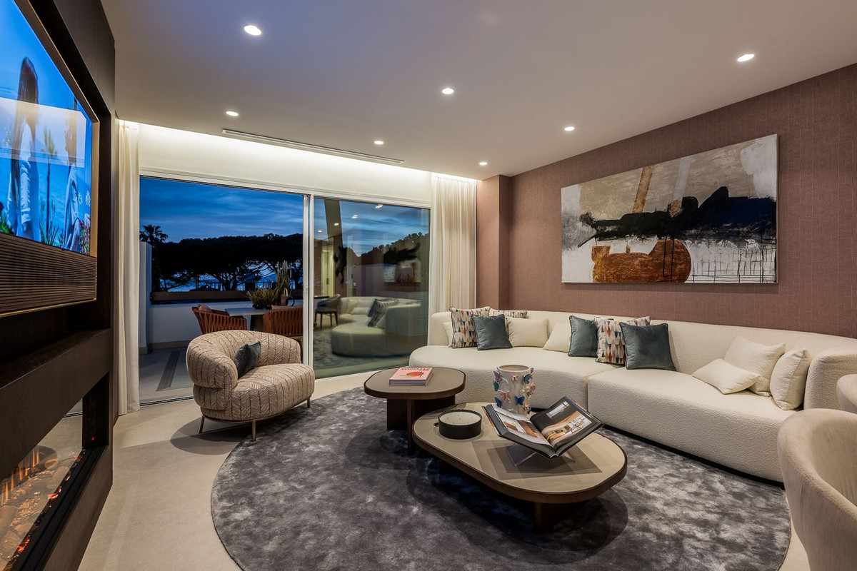 3 Bed, 2 Bath, ApartmentFor Sale, Los Monteros, Malaga