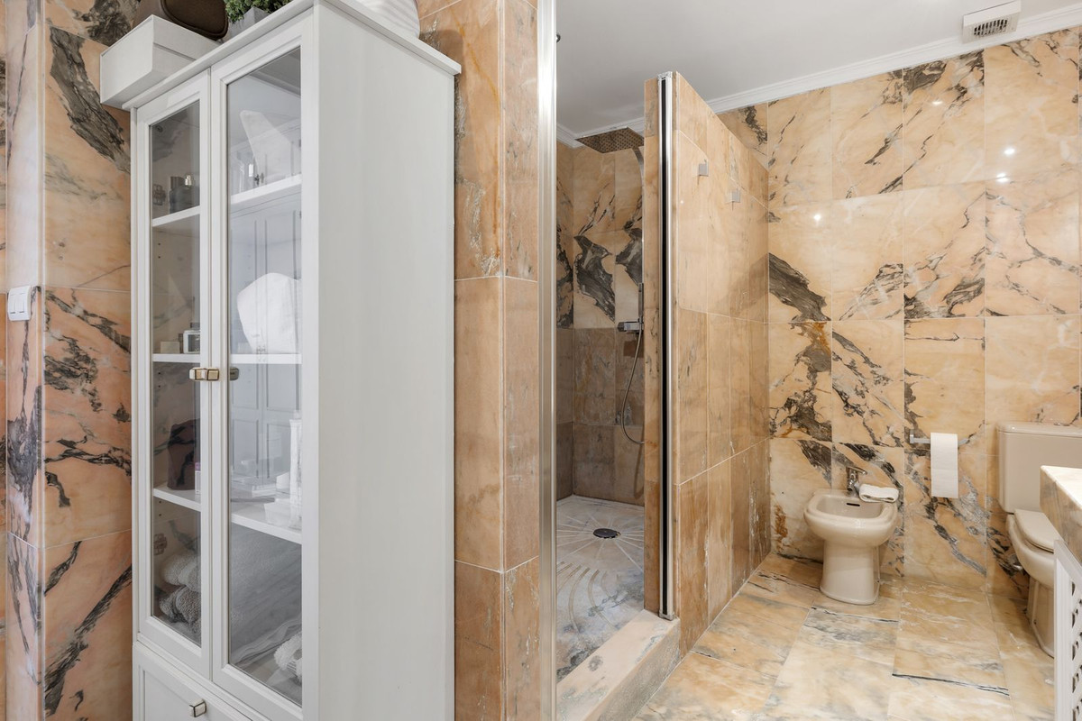 3 Bed, 3 Bath, ApartmentFor Sale, Nueva Andalucia, Malaga