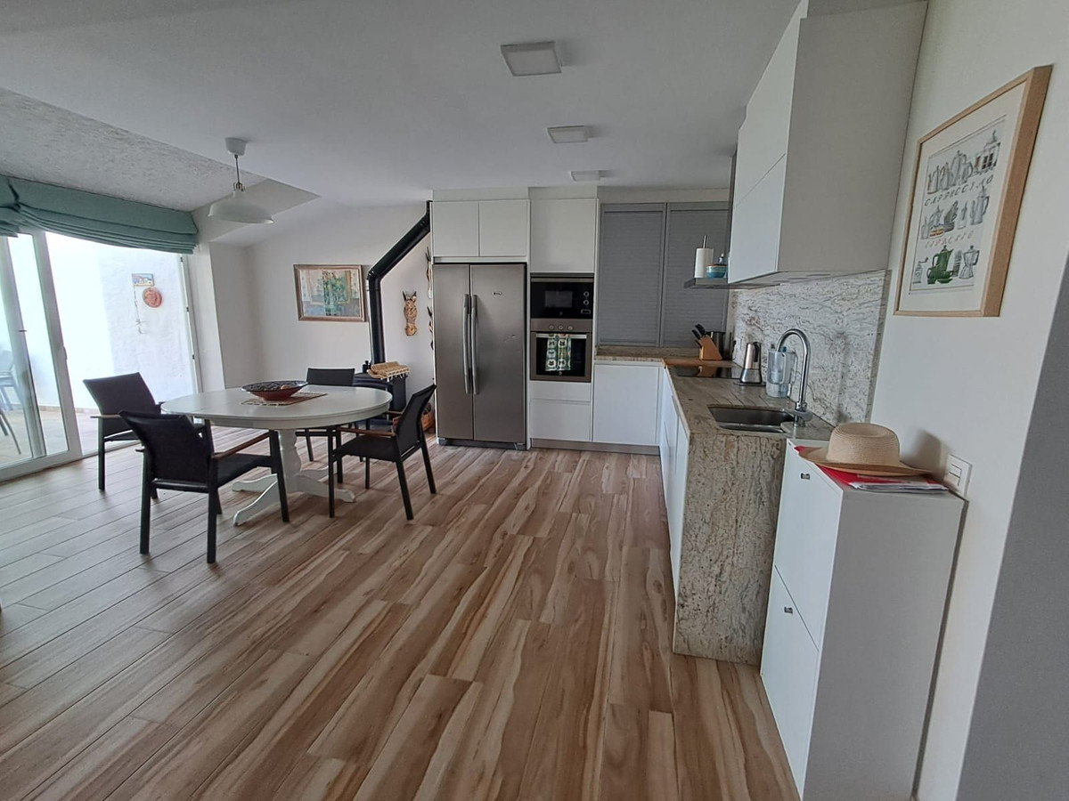 5 Bed, 4 Bath, HouseFor Sale, Estepona, Malaga