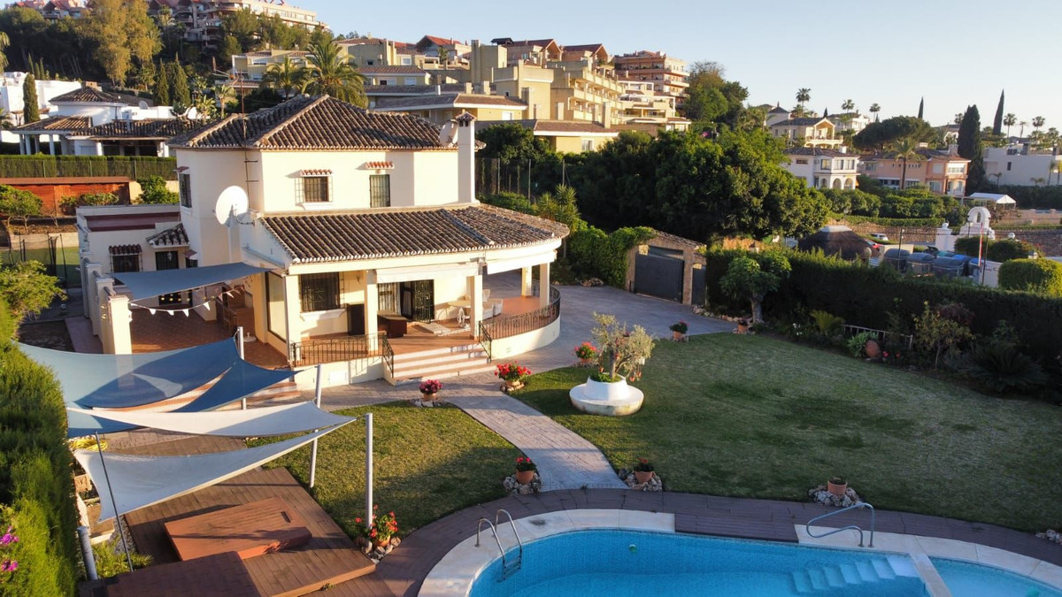 6 Bed, 4 Bath, HouseFor Sale, Nueva Andalucia, Malaga 6 Bed, 4 Bath, HouseFor Sale, Nueva Andalucia, Malaga