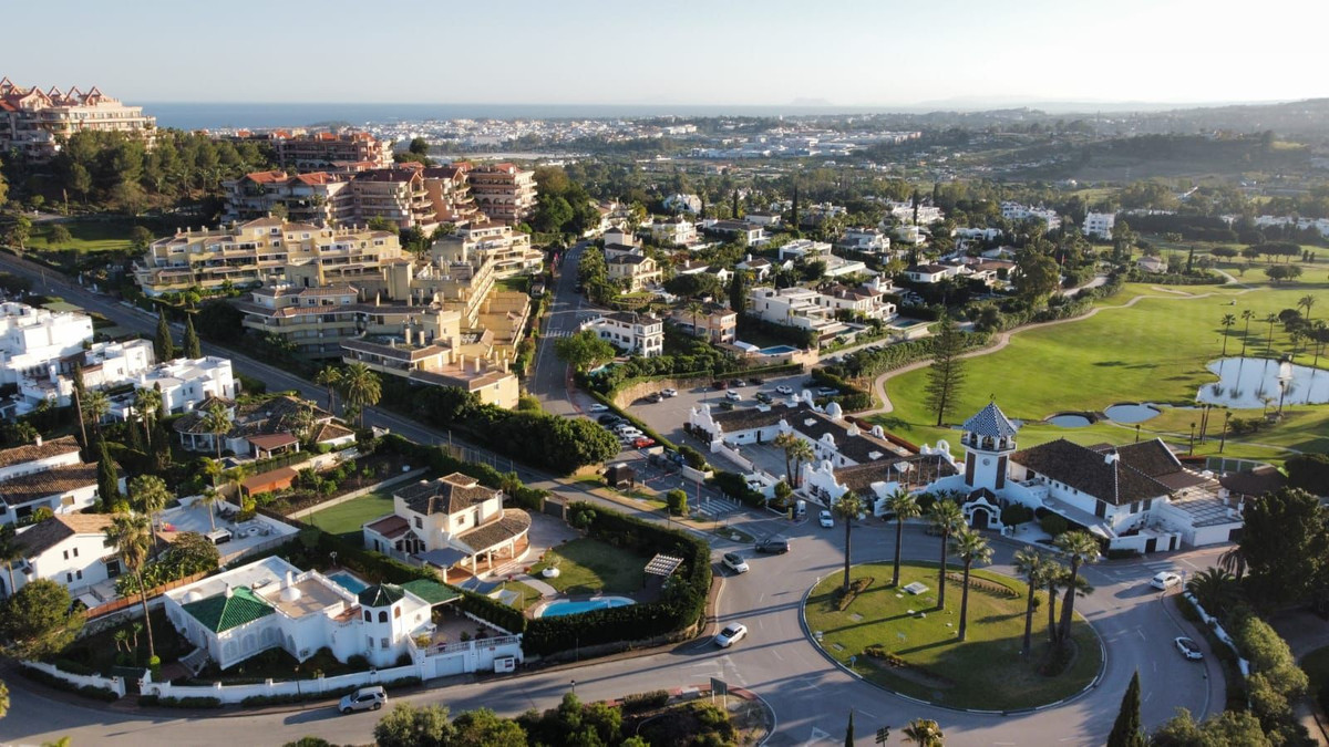 6 Bed, 4 Bath, HouseFor Sale, Nueva Andalucia, Malaga