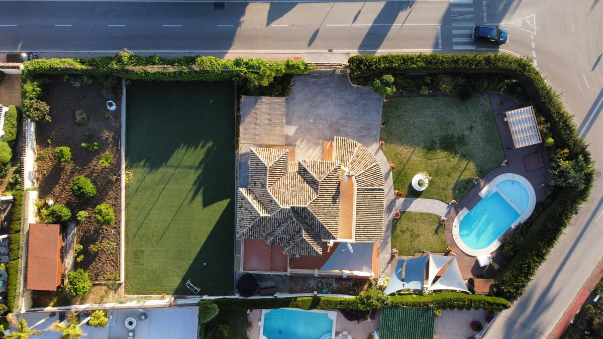 6 Bed, 4 Bath, HouseFor Sale, Nueva Andalucia, Malaga