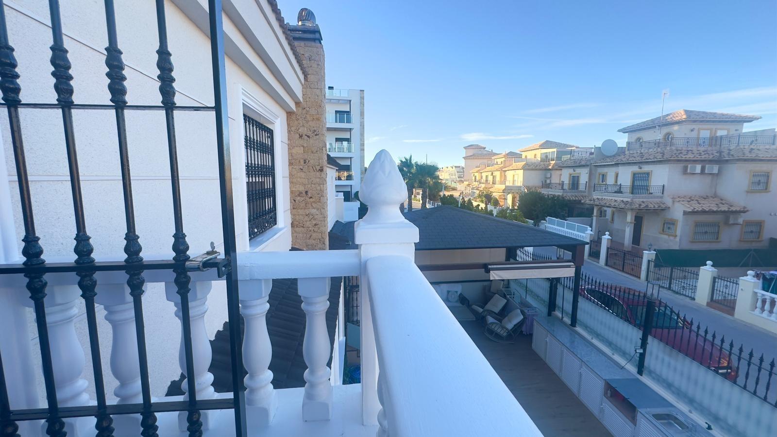 4 Bed, 3 Bath, HouseFor Sale, Orihuela Costa, Alicante