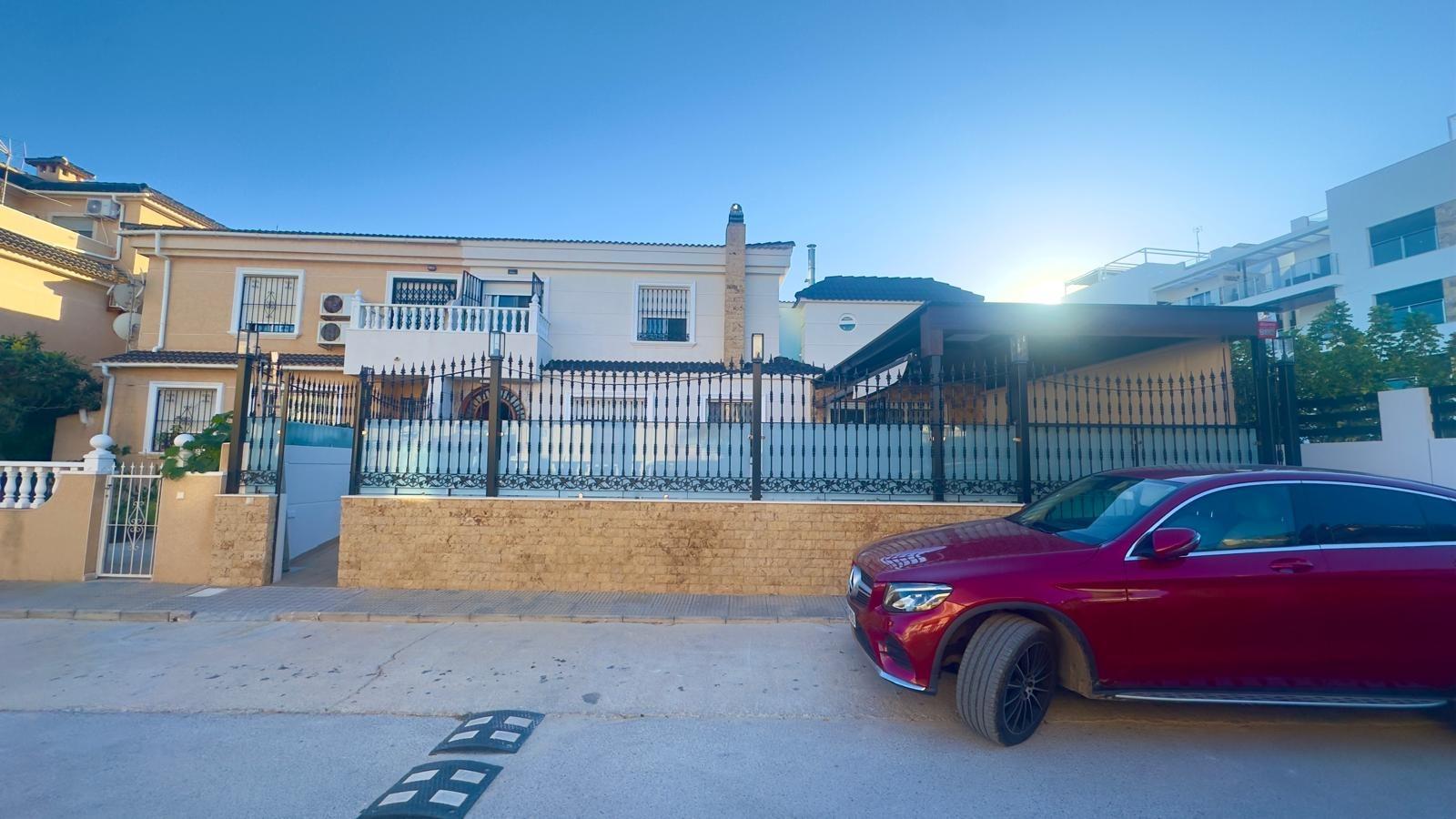 4 Bed, 3 Bath, HouseFor Sale, Orihuela Costa, Alicante