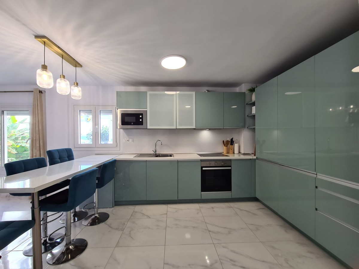 2 Bed, 1 Bath, ApartmentFor Sale, San Luis de Sabinillas, Malaga