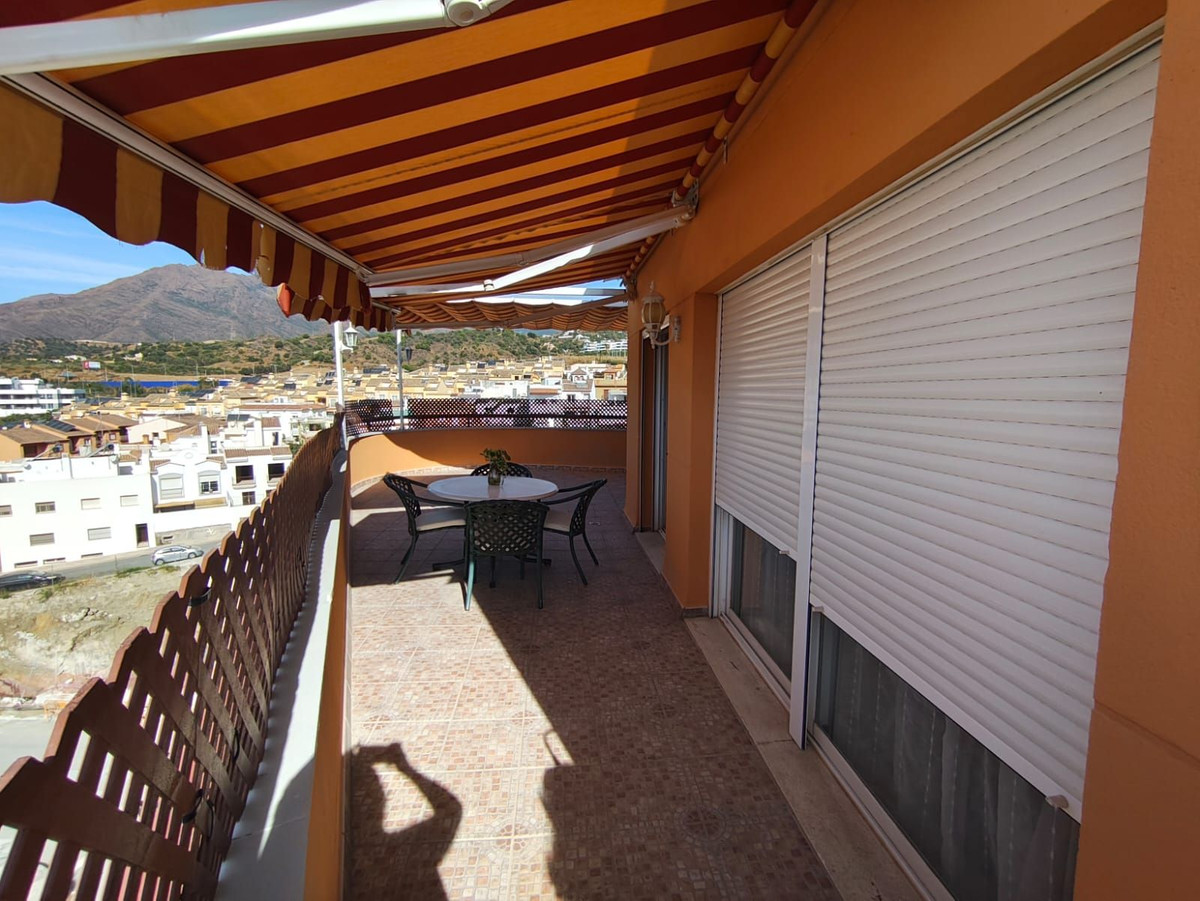 4 Bed, 2 Bath, ApartmentFor Sale, Estepona, Malaga