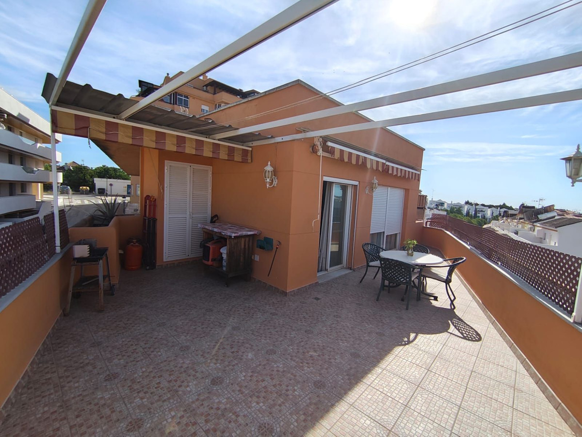 4 Bed, 2 Bath, ApartmentFor Sale, Estepona, Malaga