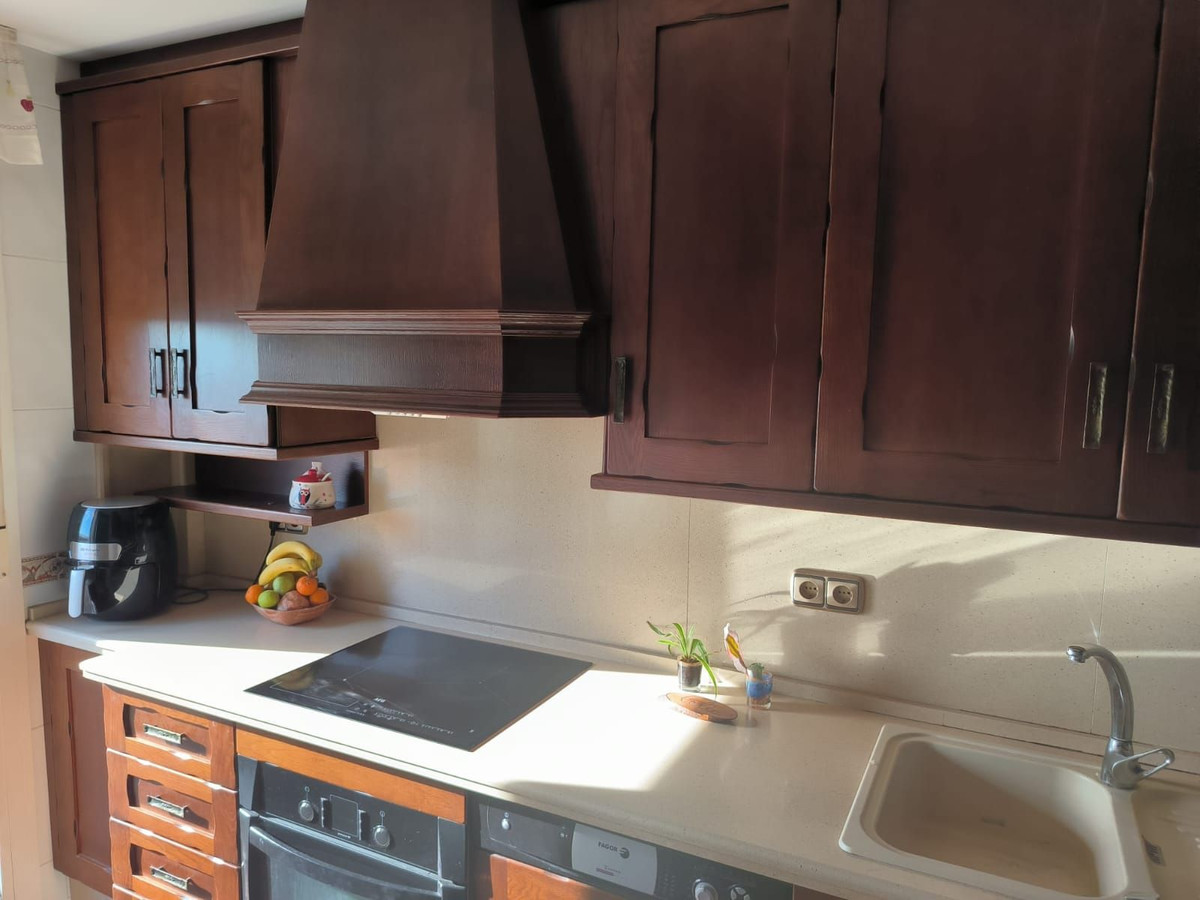 4 Bed, 2 Bath, ApartmentFor Sale, Estepona, Malaga