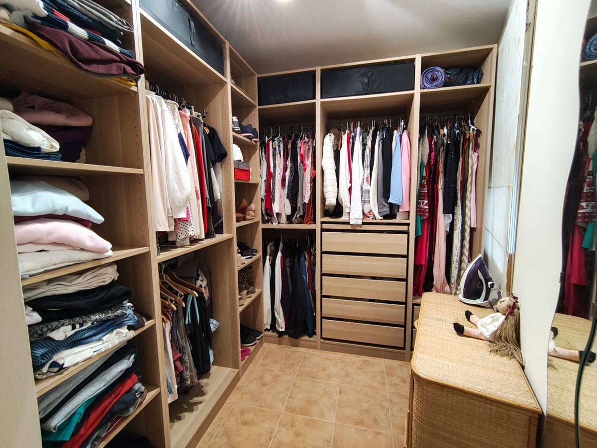 4 Bed, 2 Bath, ApartmentFor Sale, Estepona, Malaga