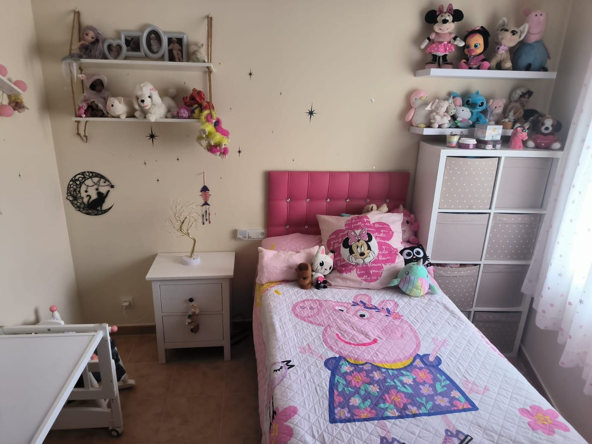 4 Bed, 2 Bath, ApartmentFor Sale, Estepona, Malaga