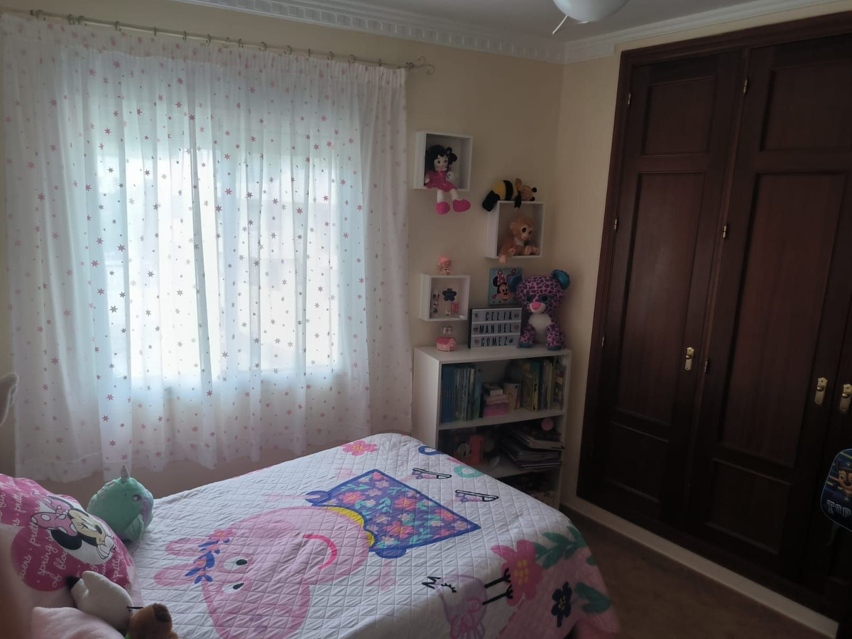 4 Bed, 2 Bath, ApartmentFor Sale, Estepona, Malaga