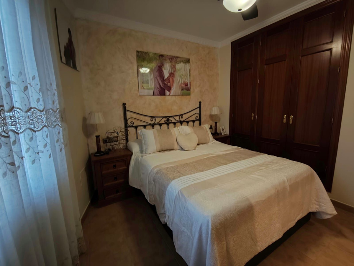 4 Bed, 2 Bath, ApartmentFor Sale, Estepona, Malaga