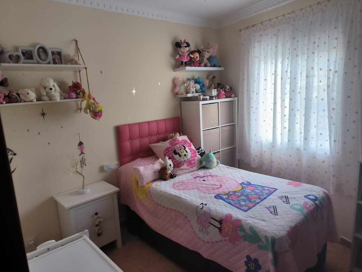 4 Bed, 2 Bath, ApartmentFor Sale, Estepona, Malaga