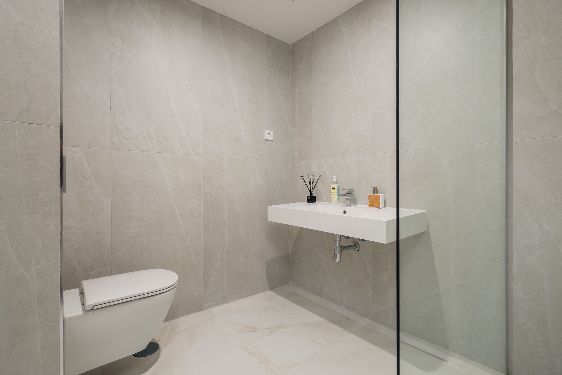 3 Bed, 2 Bath, ApartmentFor Sale, Estepona, Malaga, 29680