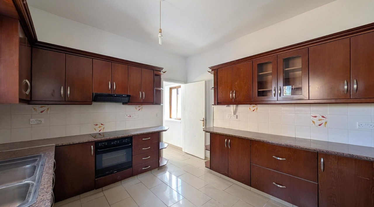 6 Bed, 4 Bath, HouseFor Sale, Konia, Paphos