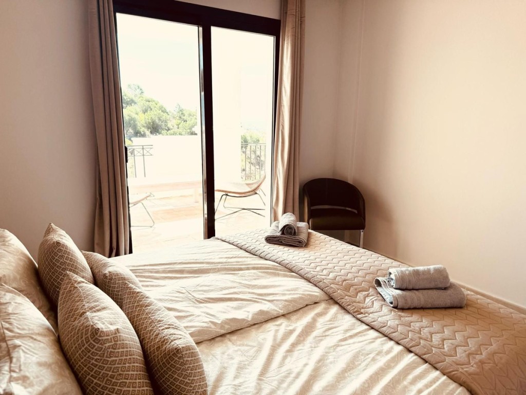 2 Bed, 2 Bath, ApartmentFor Sale, Los Monteros, Malaga