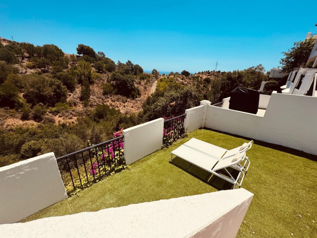 2 Bed, 2 Bath, ApartmentFor Sale, Los Monteros, Malaga