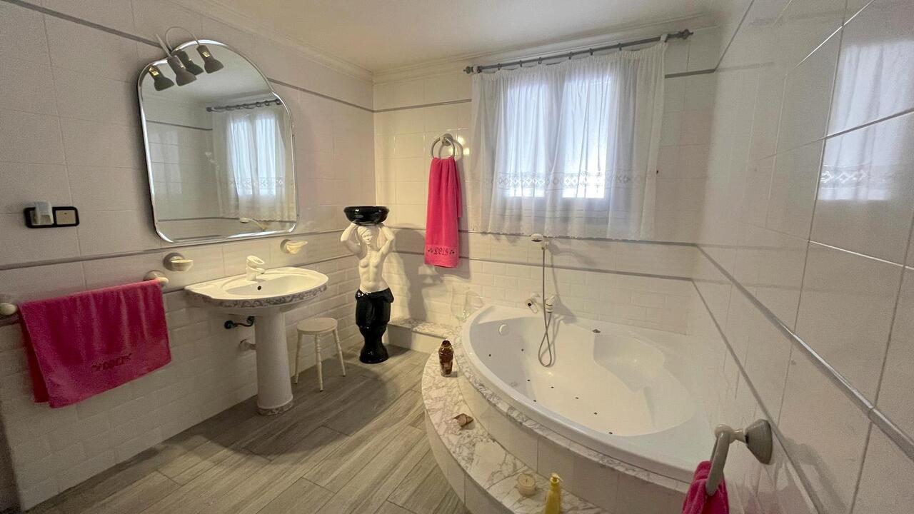 4 Bed, 2 Bath, HouseFor Sale, Formentera Del Segura, Alicante