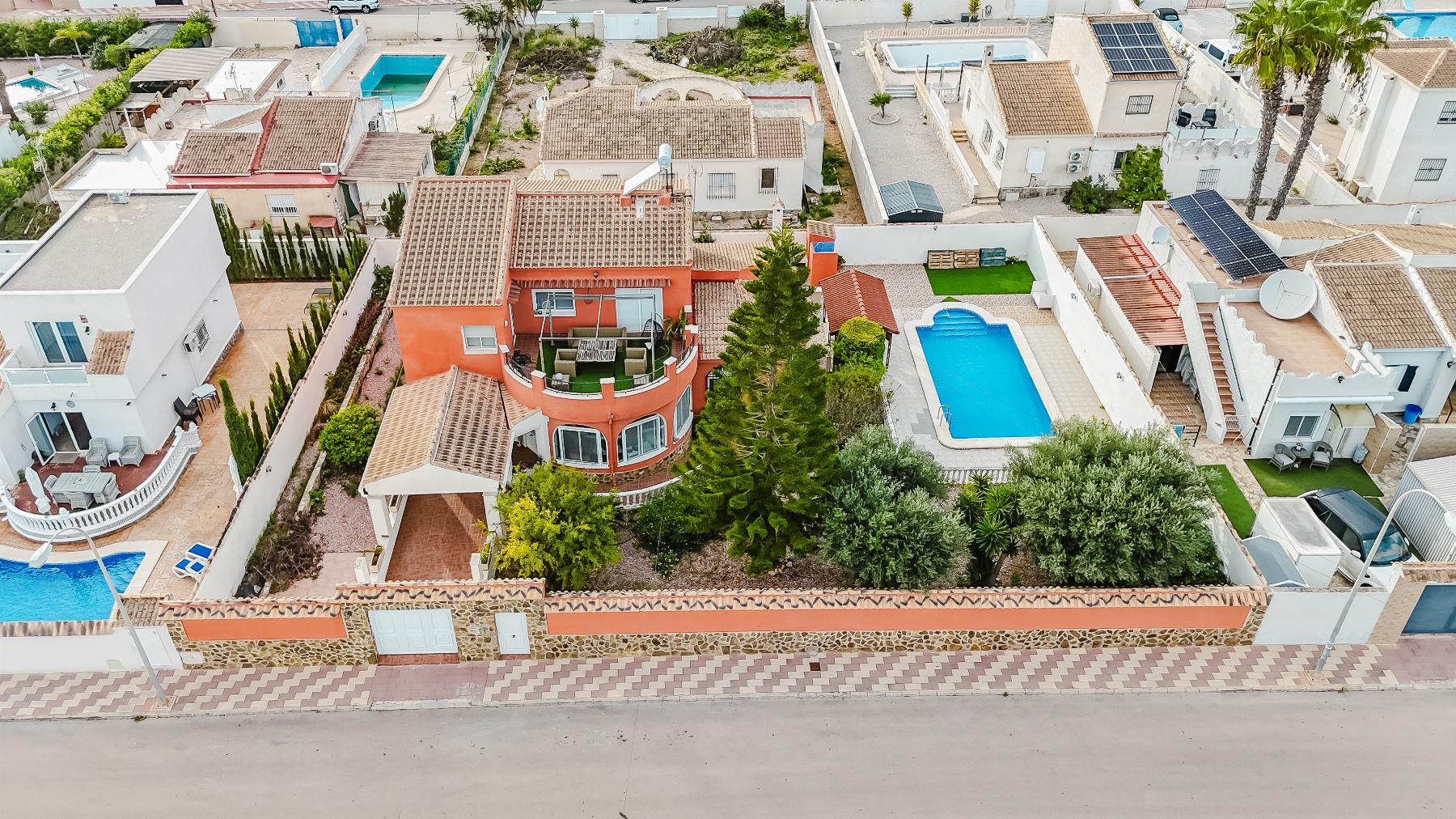 5 Bed, 3 Bath, HouseFor Sale, Torrevieja, Alicante