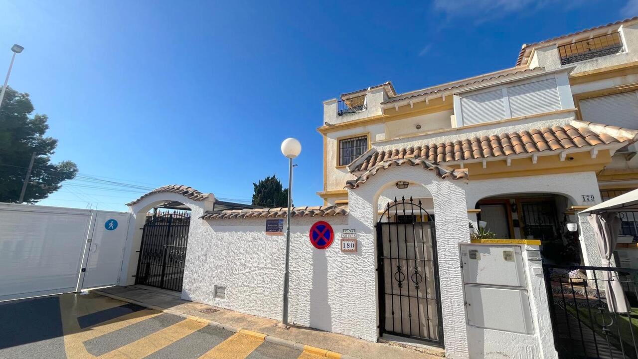3 Bed, 2 Bath, HouseFor Sale, Torrevieja