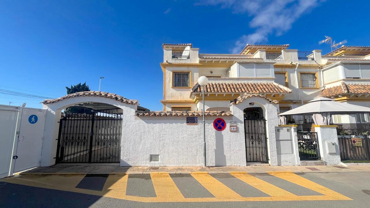 3 Bed, 2 Bath, HouseFor Sale, Torrevieja